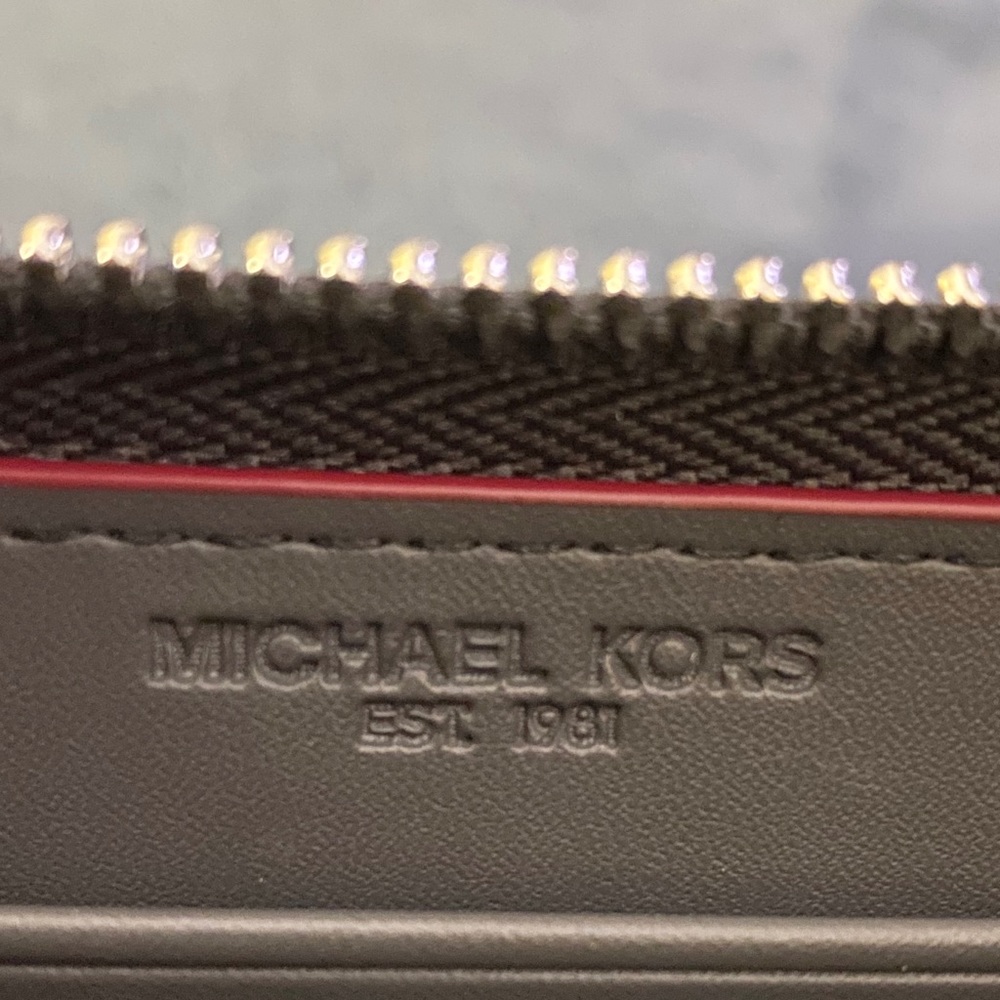 Michael Kors Wallet, Zip Around, TECH FRIENDLY,NEW - Picture 6 of 16